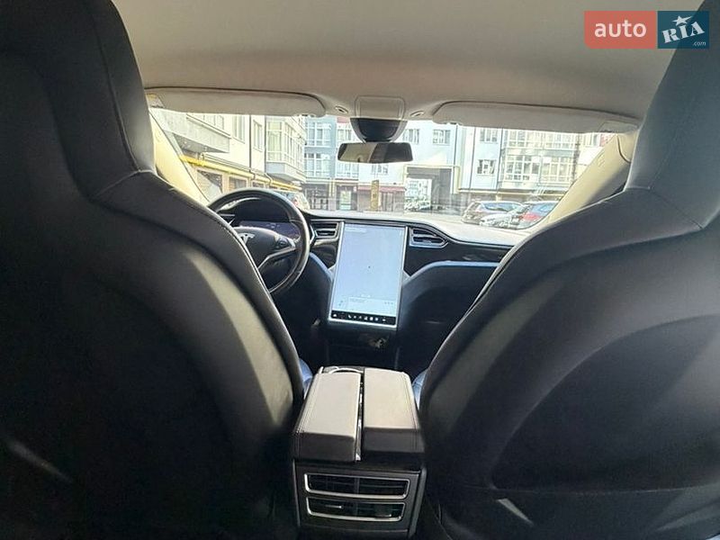 Лифтбек Tesla Model S 2015 в Ивано-Франковске