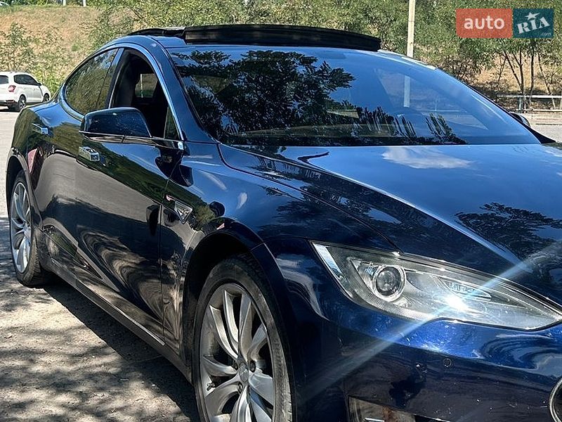 Ліфтбек Tesla Model S 2014 в Полтаві