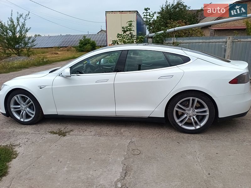 Лифтбек Tesla Model S 2013 в Сквире