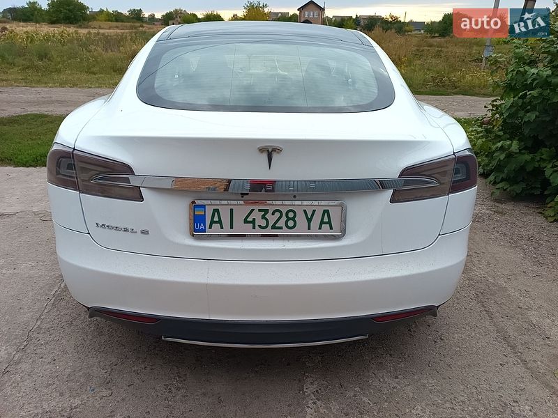 Лифтбек Tesla Model S 2013 в Сквире