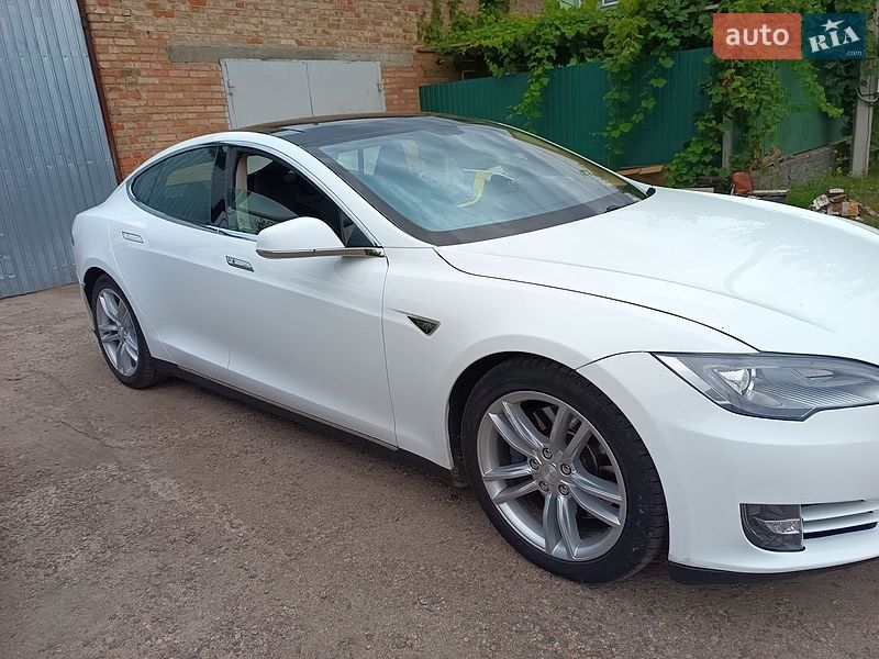 Лифтбек Tesla Model S 2013 в Сквире