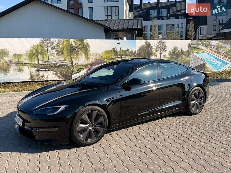 Лифтбек Tesla Model S 2023 в Умани