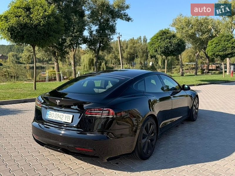 Лифтбек Tesla Model S 2023 в Умани