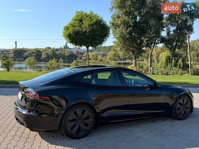 Лифтбек Tesla Model S 2023 в Умани