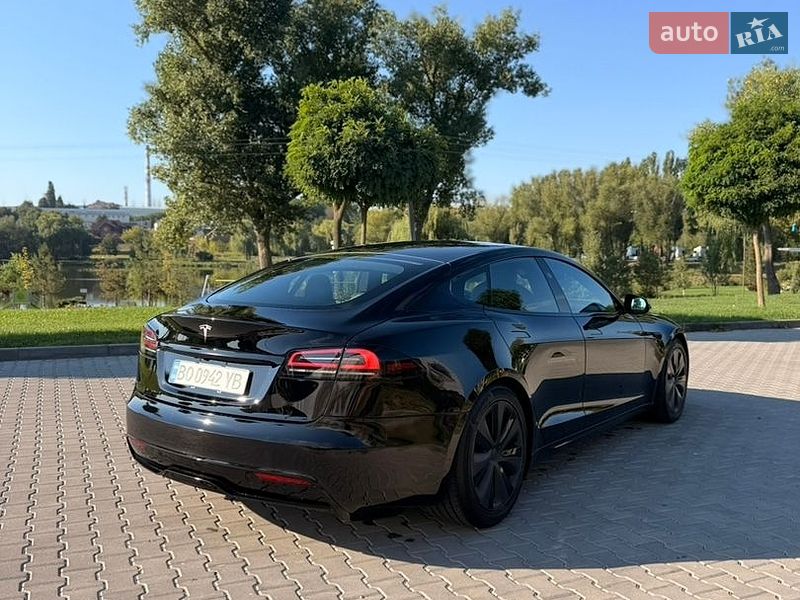 Лифтбек Tesla Model S 2023 в Умани