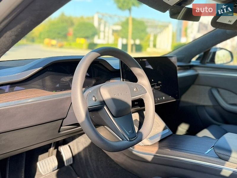 Лифтбек Tesla Model S 2023 в Умани