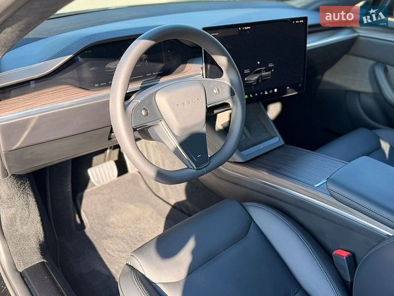 Лифтбек Tesla Model S 2023 в Умани