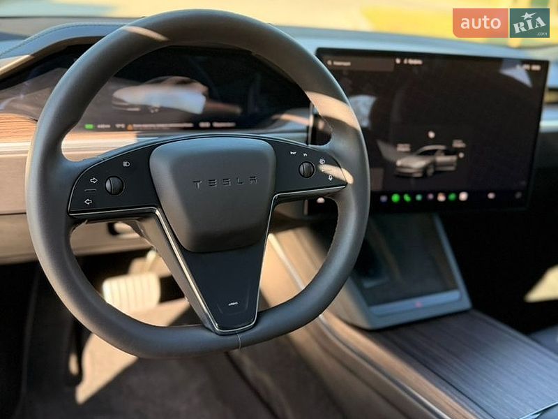 Лифтбек Tesla Model S 2023 в Умани