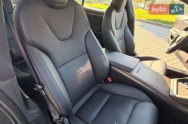 Лифтбек Tesla Model S 2023 в Умани
