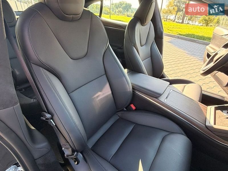 Лифтбек Tesla Model S 2023 в Умани