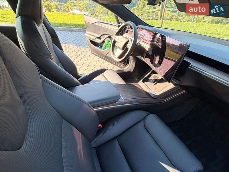 Лифтбек Tesla Model S 2023 в Умани