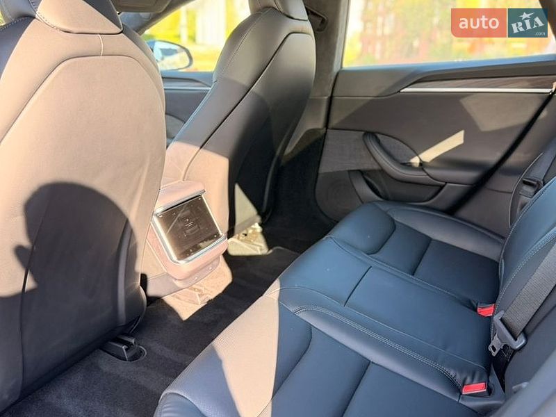 Лифтбек Tesla Model S 2023 в Умани