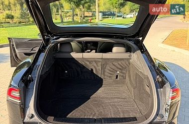 Лифтбек Tesla Model S 2023 в Умани
