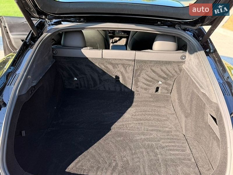 Лифтбек Tesla Model S 2023 в Умани