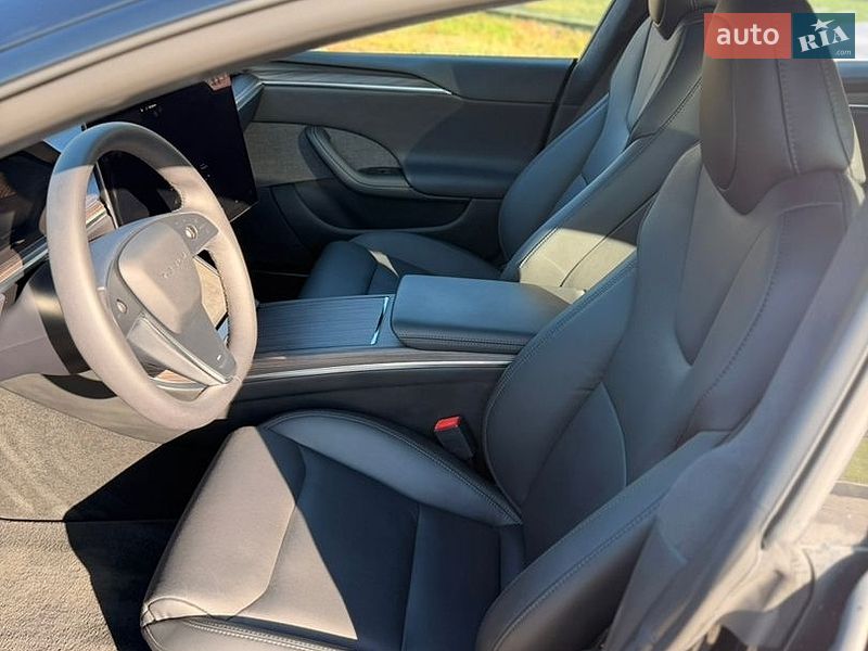 Лифтбек Tesla Model S 2023 в Умани
