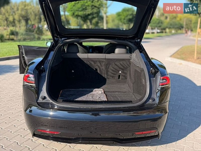 Лифтбек Tesla Model S 2023 в Умани