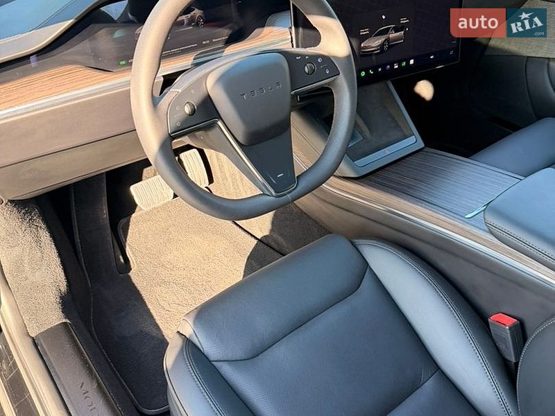 Лифтбек Tesla Model S 2023 в Умани
