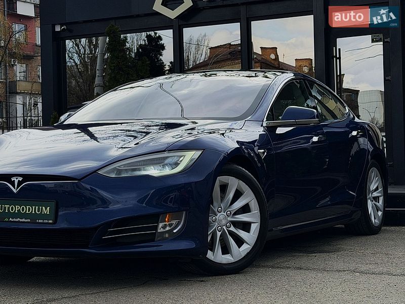 Лифтбек Tesla Model S 2018 в Киеве