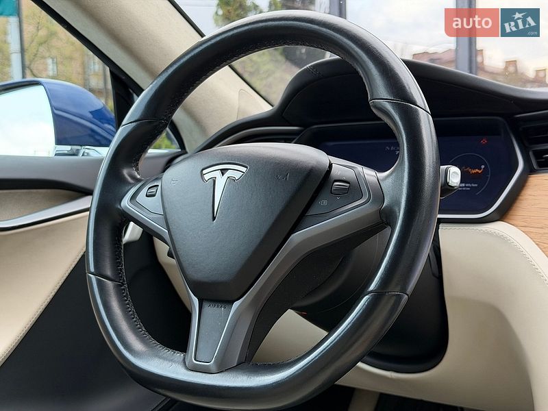 Лифтбек Tesla Model S 2018 в Киеве