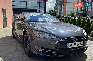 Лифтбек Tesla Model S 2016 в Луцке