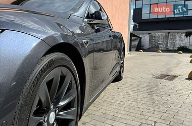 Лифтбек Tesla Model S 2016 в Луцке