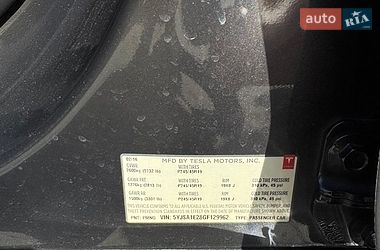 Лифтбек Tesla Model S 2016 в Луцке