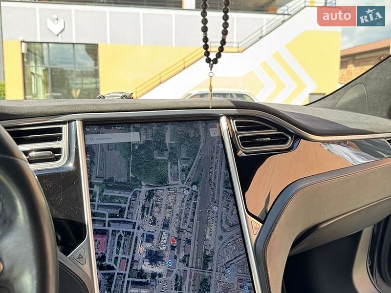Лифтбек Tesla Model S 2016 в Луцке