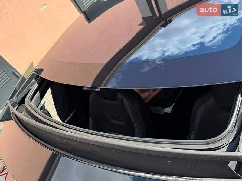 Лифтбек Tesla Model S 2016 в Луцке
