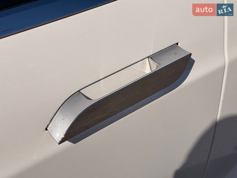 Лифтбек Tesla Model S 2016 в Кривом Роге