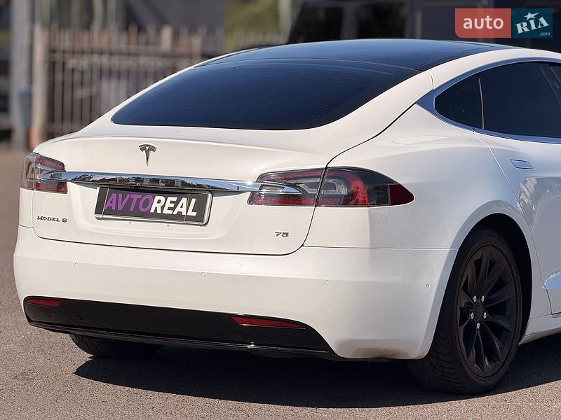 Лифтбек Tesla Model S 2016 в Кривом Роге
