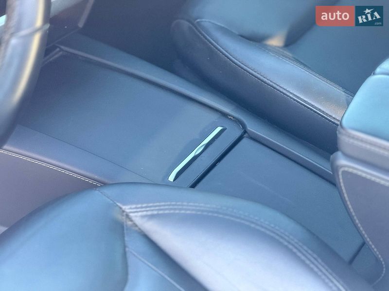 Лифтбек Tesla Model S 2016 в Кривом Роге
