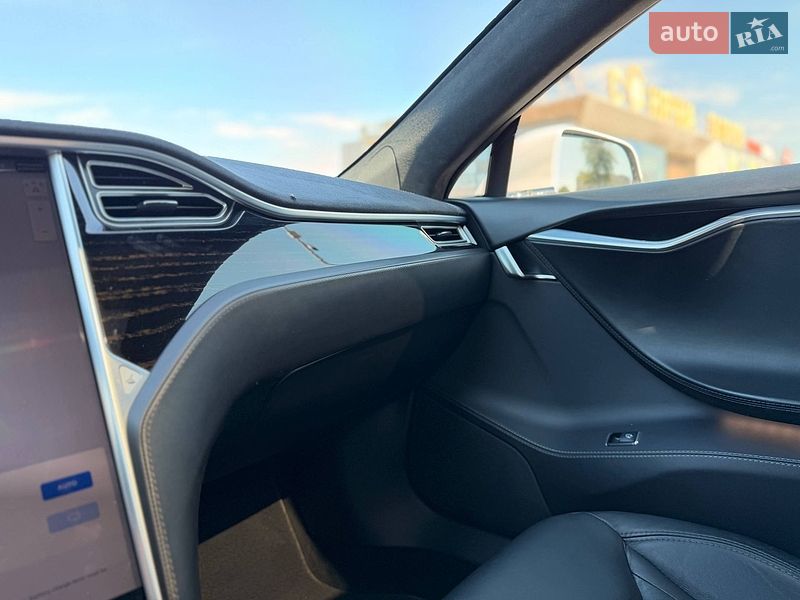 Лифтбек Tesla Model S 2016 в Кривом Роге