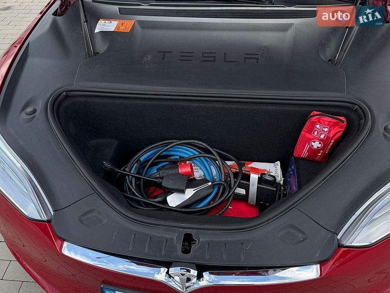 Лифтбек Tesla Model S 2018 в Виннице