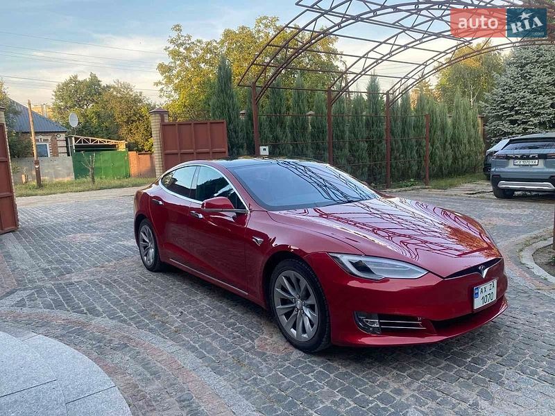 Лифтбек Tesla Model S 2016 в Харькове