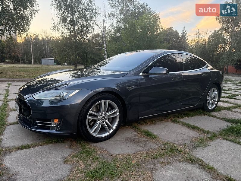 Лифтбек Tesla Model S 2015 в Харькове