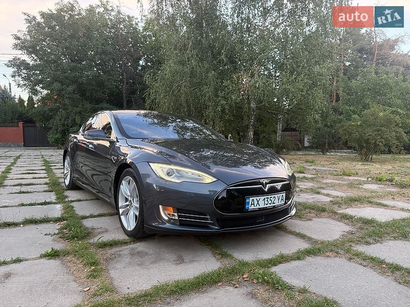Лифтбек Tesla Model S 2015 в Харькове