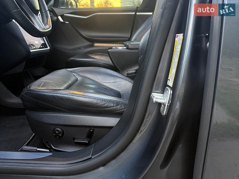Ліфтбек Tesla Model S 2015 в Харкові