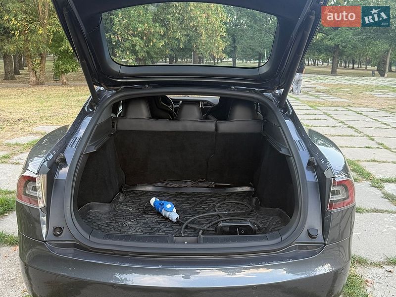 Лифтбек Tesla Model S 2015 в Харькове