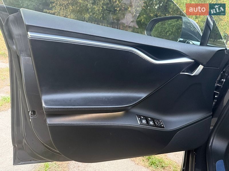 Лифтбек Tesla Model S 2015 в Харькове