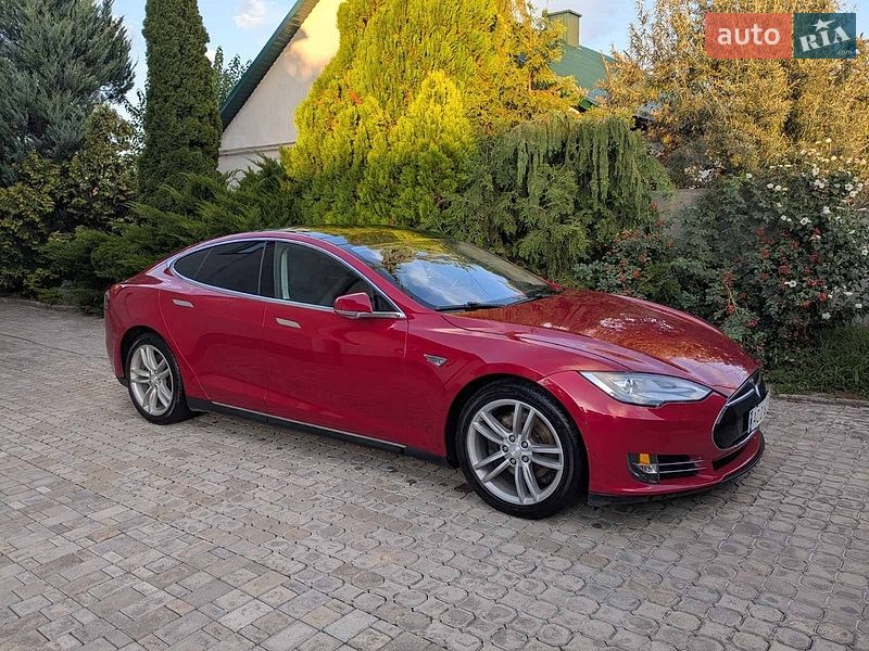 Tesla Model S 2014