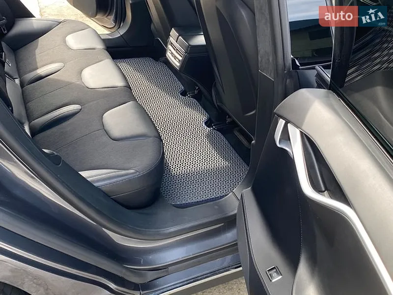 Tesla Model S 2016