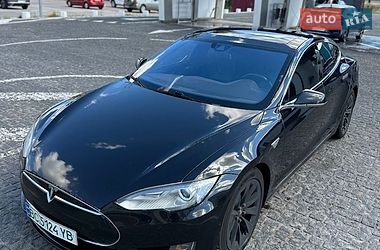 Лифтбек Tesla Model S 2016 в Киеве