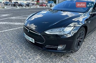 Лифтбек Tesla Model S 2016 в Киеве