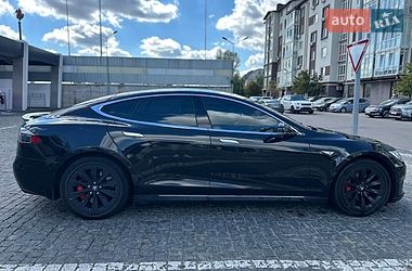 Лифтбек Tesla Model S 2016 в Киеве