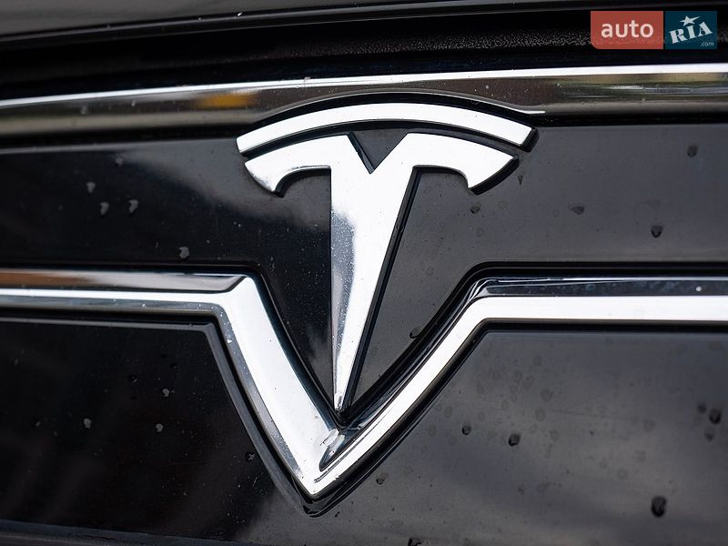 Лифтбек Tesla Model S 2014 в Киеве