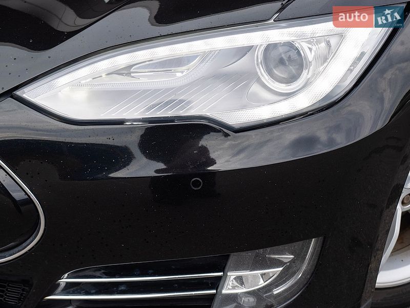 Лифтбек Tesla Model S 2014 в Киеве