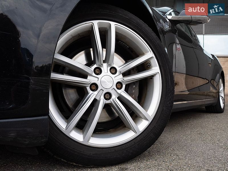 Лифтбек Tesla Model S 2014 в Киеве