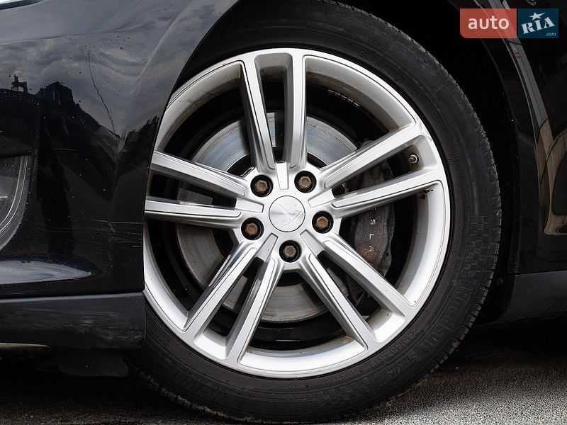 Лифтбек Tesla Model S 2014 в Киеве