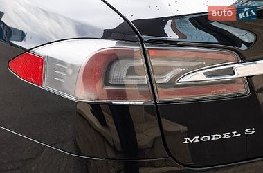 Лифтбек Tesla Model S 2014 в Киеве