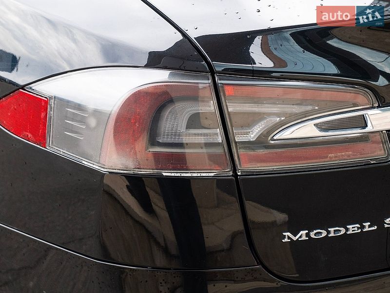 Лифтбек Tesla Model S 2014 в Киеве
